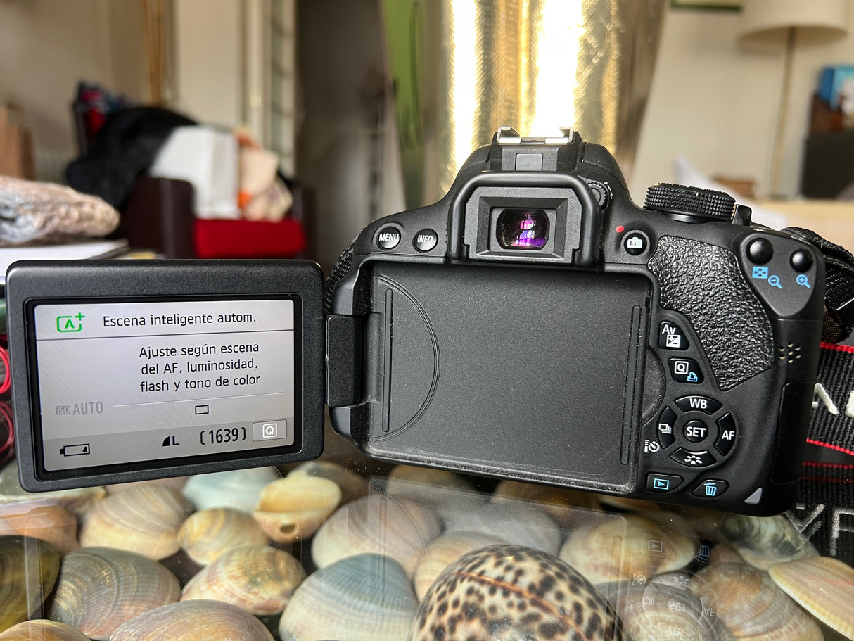 CanonEOS 700Df50cf313-f906-4afa-8195-a95681cee7e0