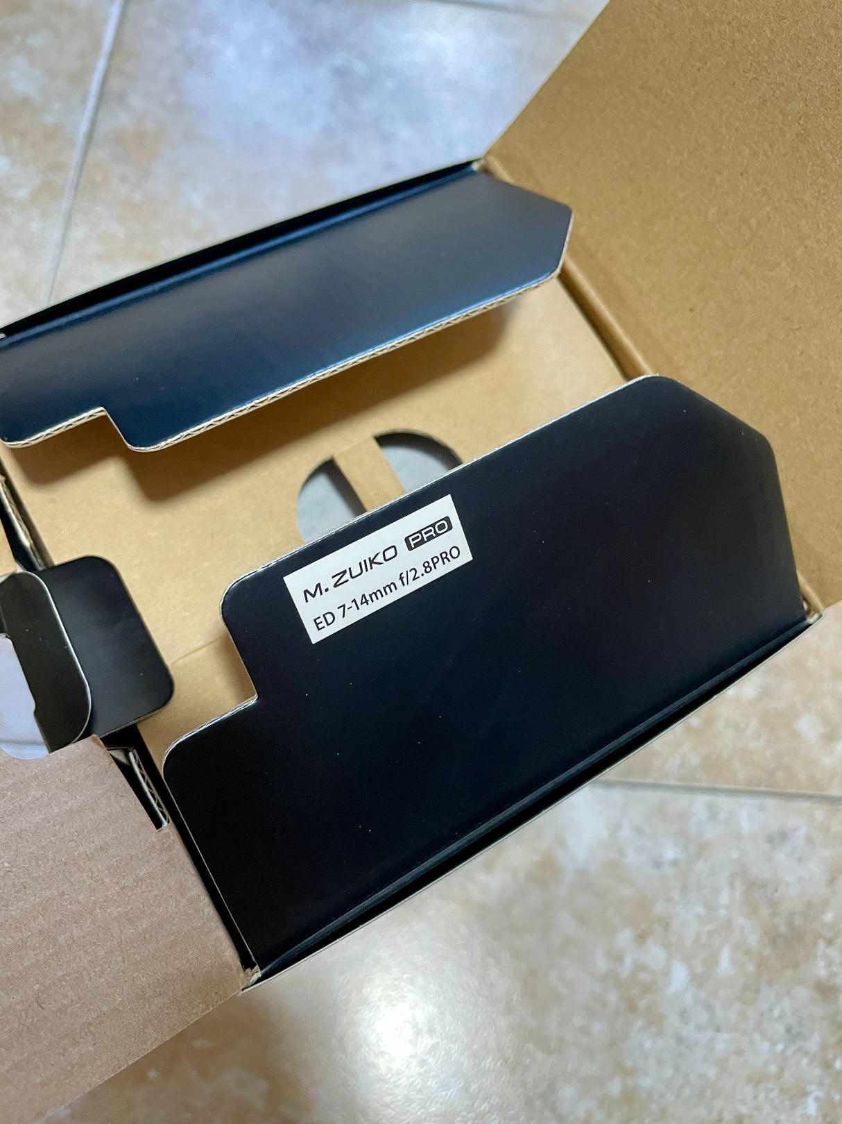 OlympusObjetivo Olympus M.Zuiko 7-14mm f/2.8 PROa59cfad4-297f-4621-ba6b-467c75c7991f