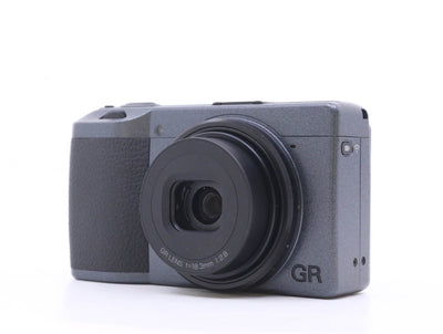 Ricoh GR III - Aparat kompaktowy do fotografii ulicznej
