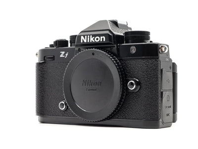 Nikon Zf – Klasyczna lustrzanka cyfrowa w nowoczesnym stylu