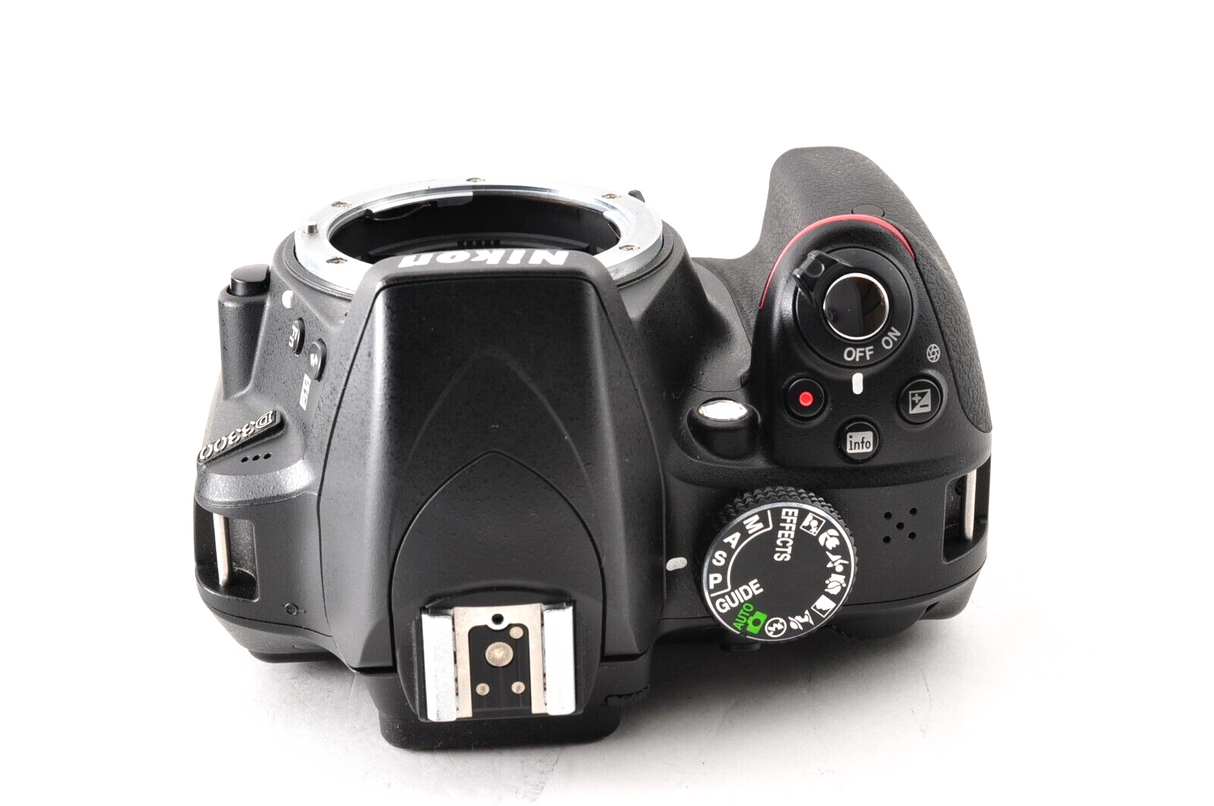 Nikon D3300 24.1 MP DSLR AF-S DX 18-55mm f/3.5-5.6G ED II