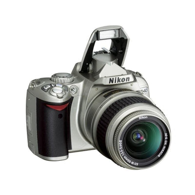 Réflex D40 - Szary + Nikon AF-S DX Nikkor 18-55mm f/3.5-5.6G ED II f/3.5-5.6