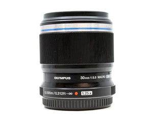 Olympus M.Zuiko Digital ED 30mm f/3.5 Macro - segunda mano - excelente estado - foto principal - SKU 3785680 - Camera Market