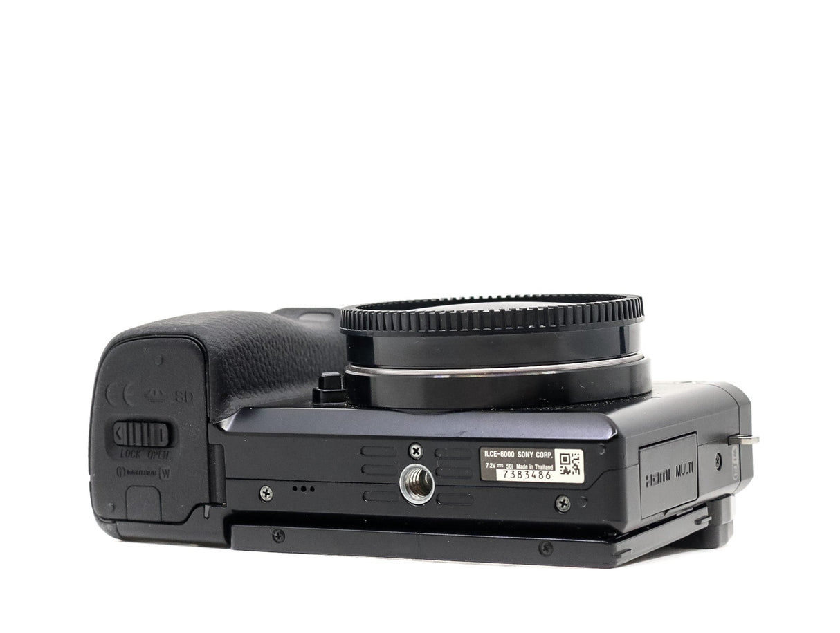 Sony Alpha A6000 - segunda mano - excelente estado - detalle 2 de 4 - SKU 3792156 - Camera Market