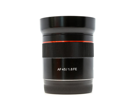 Samyang AF 45mm f/1.8 - Sony FE Fit - segunda mano - excelente estado - foto principal - SKU 3790477 - Camera Market