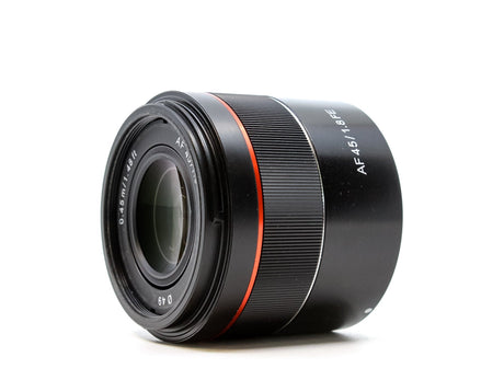 Samyang AF 45mm f/1.8 - Sony FE Fit - segunda mano - excelente estado - detalle 2 de 3 - SKU 3790477 - Camera Market