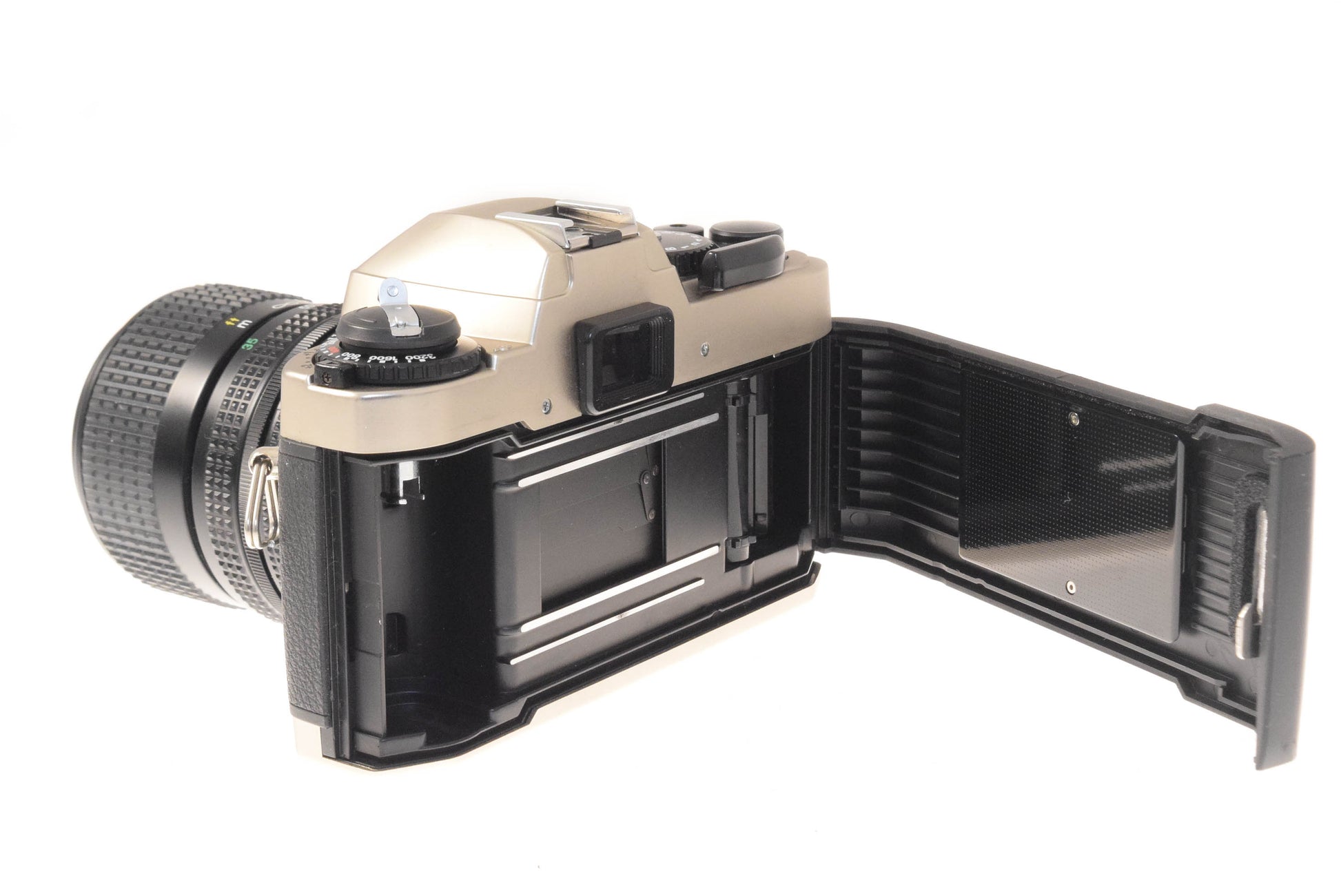 Nikon FE10 + 35-70mm f3.5-4.8 Zoom-Nikkor – Camera Market