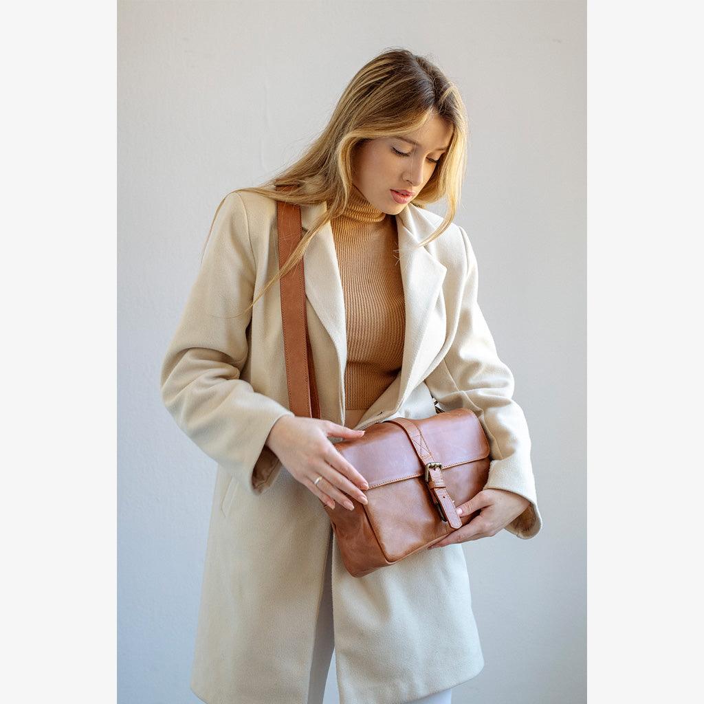 París tanned Leather Camera Bag