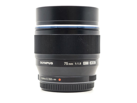 Olympus M.Zuiko Digital ED 75mm f/1.8 - segunda mano - excelente estado - foto principal - SKU 3797001 - Camera Market
