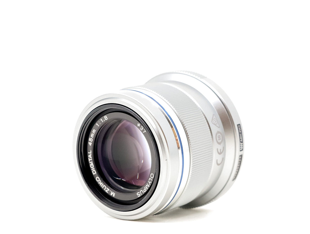 Olympus M.Zuiko Digital ED 45mm f/1.8 - segunda mano - excelente estado - detalle 2 de 3 - SKU 3784264 - Camera Market