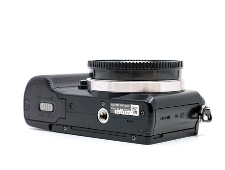 Sony Alpha A5000 - segunda mano - excelente estado - detalle 2 de 4 - SKU 3794518 - Camera Market