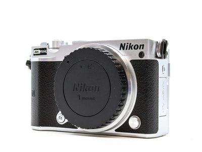 Nikon 1 J5 – Aparat Kompaktowy i Lustrzanka Bezlusterkowa