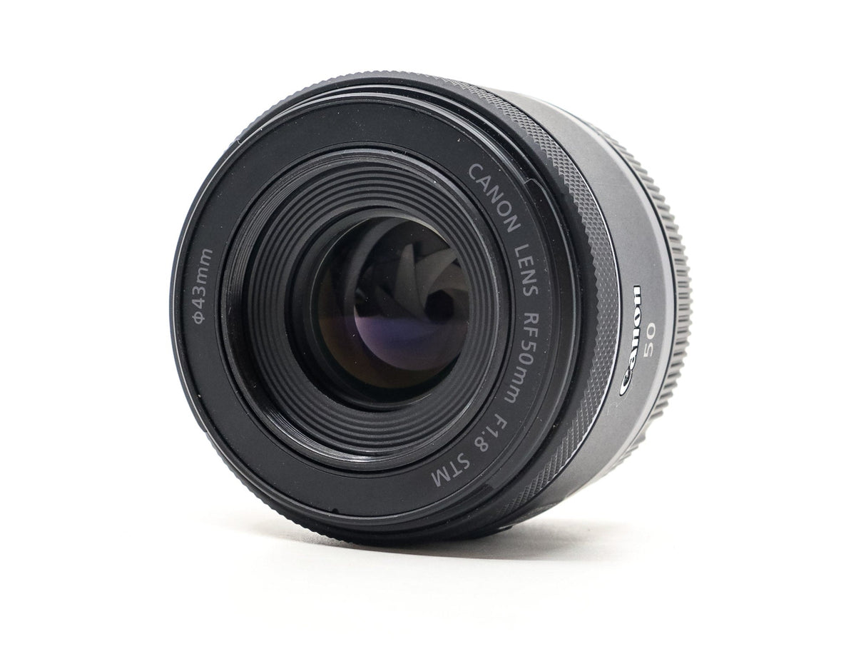 Canon RF 50mm f/1.8 STM - segunda mano - excelente estado - detalle 2 de 3 - SKU 3790164 - Camera Market