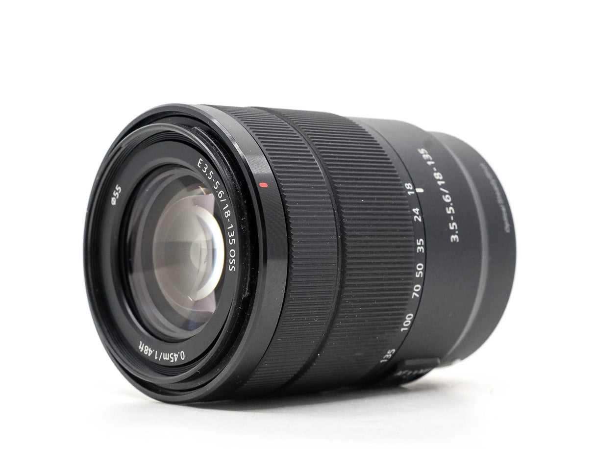 Sony E 18-135mm f/3.5-5.6 OSS