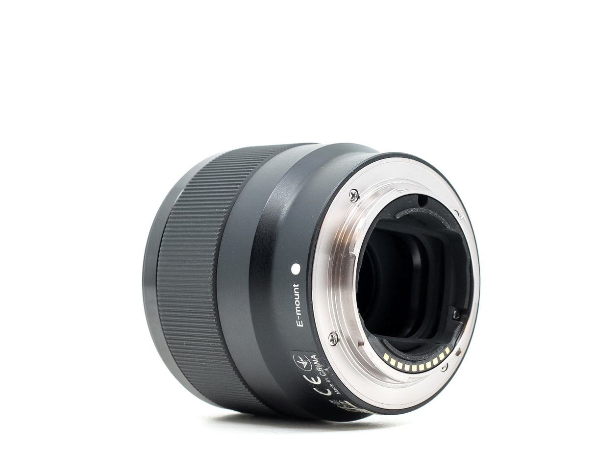 Sony FE 50mm f/1.8 - segunda mano - excelente estado - detalle 3 de 4 - SKU 3723112 - Camera Market