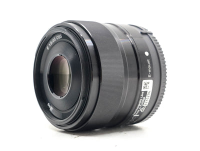 Sony E 35mm f/1.8 OSS – Obiektyw stałoogniskowy z OSS